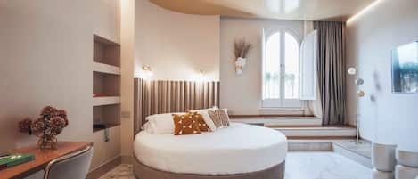 Ropa de cama de alta calidad, cubrecamas y minibar