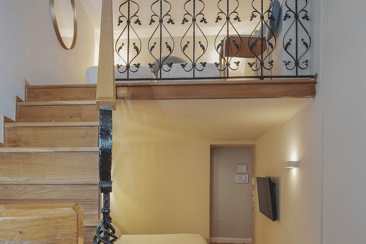Quadruple Room | Peralatan tempat tidur premium, gebar bulu kapas, bar mini