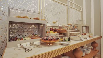 Desayuno continental (EUR 15 por persona)