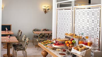 Desayuno continental todos los días (con cargo)
