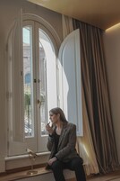 Ropa de cama de alta calidad, cubrecamas y minibar 