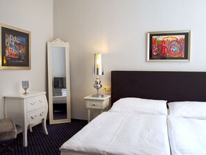 Premium bedding, minibar, in-room safe, desk - Arthotel Ana Adlon (Vienna)