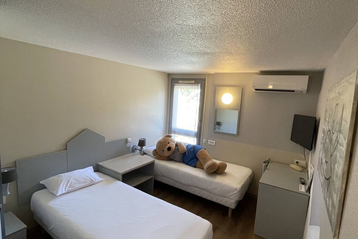 twin room | memory-foam beds, desk, soundproofing, iron/ironing board