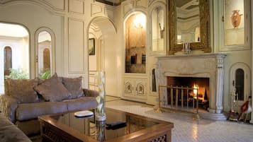 Coin salon dans le hall