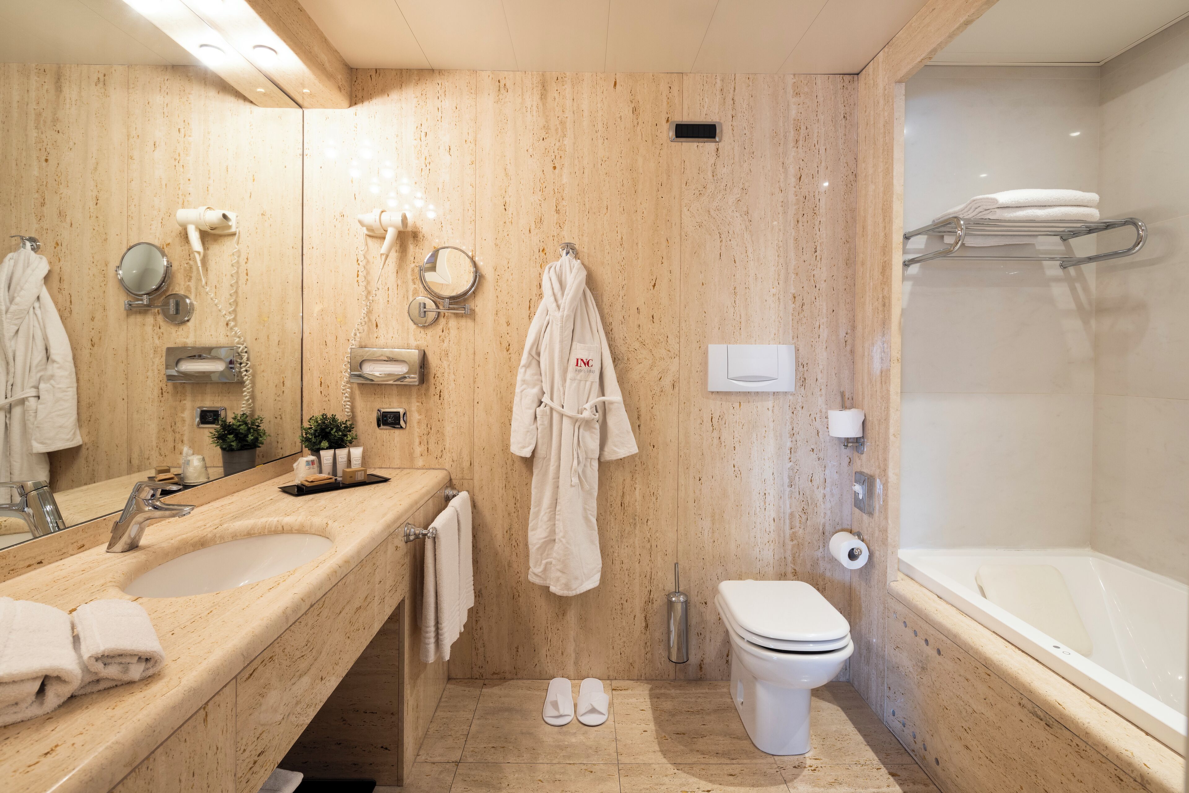 Superior-Doppelzimmer | Badezimmer | Duschwanne, kostenlose Toilettenartikel, Haartrockner, Bidet