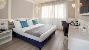 ميني بار وخزنة داخل الغرفة وطراز فريد لكل وحدة ومكتب