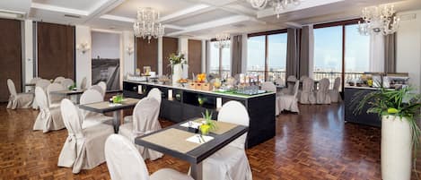 Lunch and dinner served, local cuisine