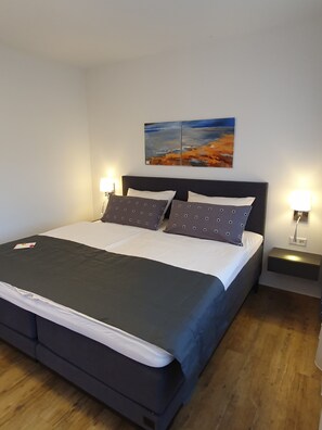 Double Room | In-room safe, blackout drapes, cribs/infant beds, rollaway beds - Hotel Neuenfels (Badenweiler)