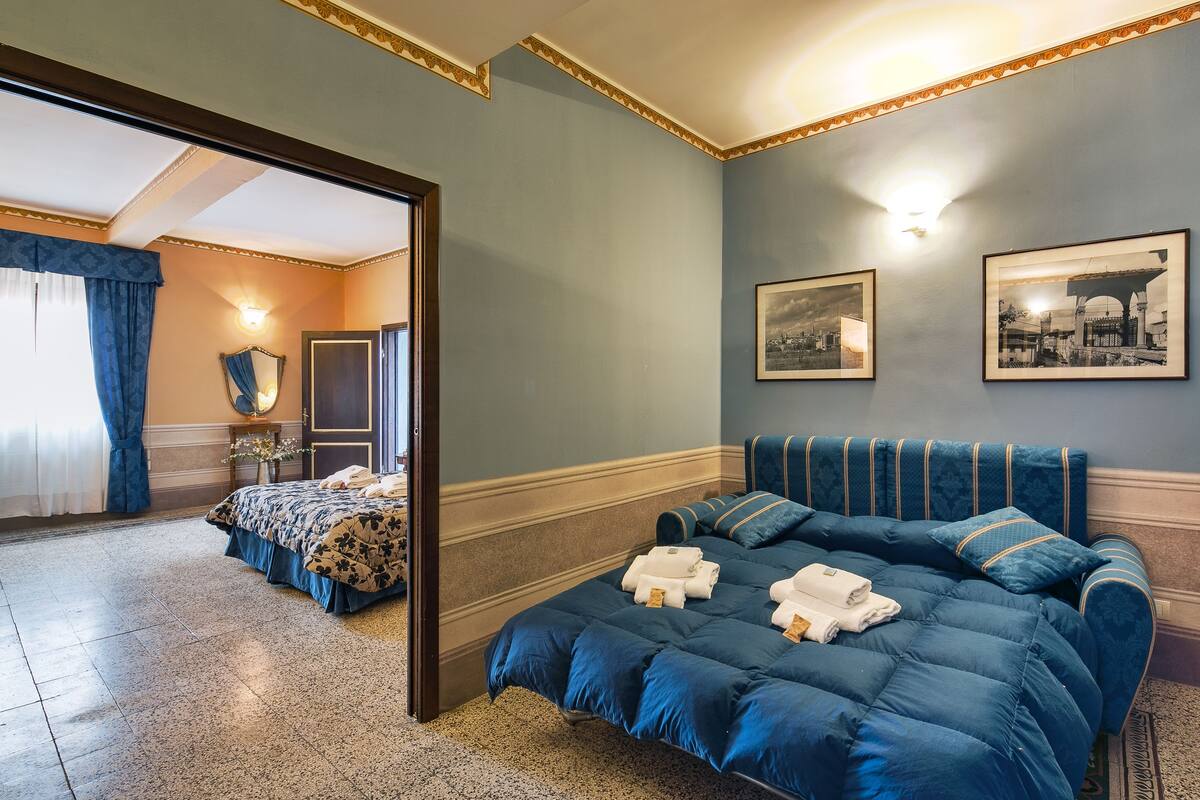 Superior Suite | Minibar, desk, blackout drapes, WiFi (free)