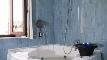 Superior Suite | Indoor spa tub