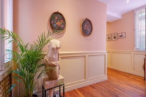 Interior entrance - Casa Miramonte (Bologna)