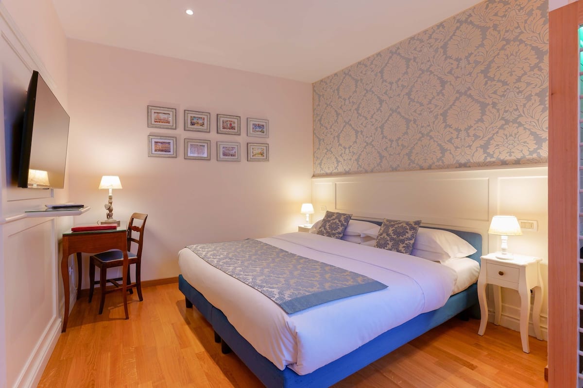 Deluxe Double or Twin Room | Premium bedding, minibar, in-room safe, desk