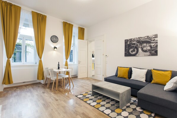 Design Apartment, 1 Bedroom, Non Smoking, Kitchen | Living area
