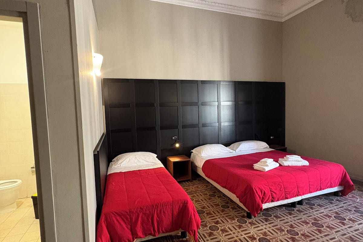 Quarto triplo clássico | Frigobar, cofres nos quartos, escrivaninha, quartos à prova de som
