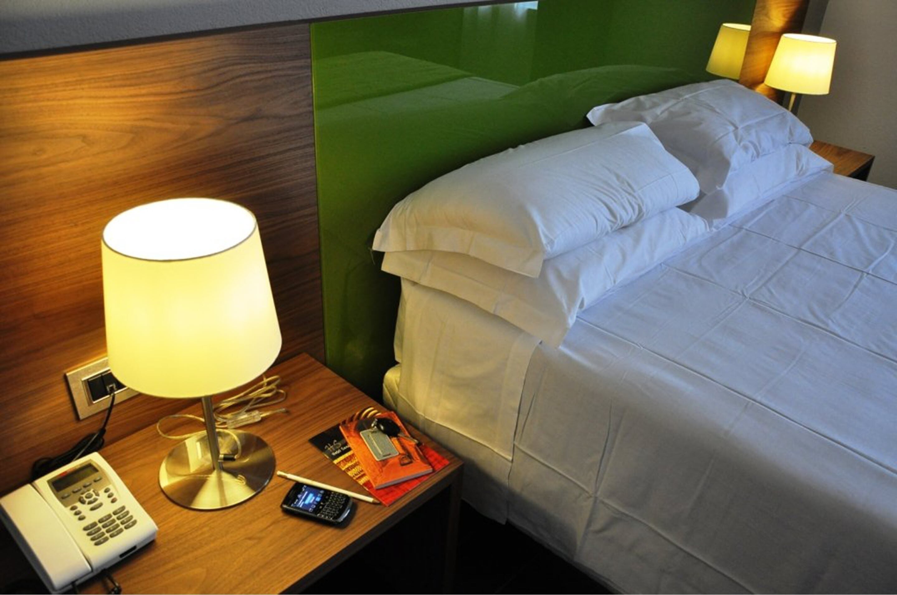 select comfort beds, minibar, in-room safe, desk