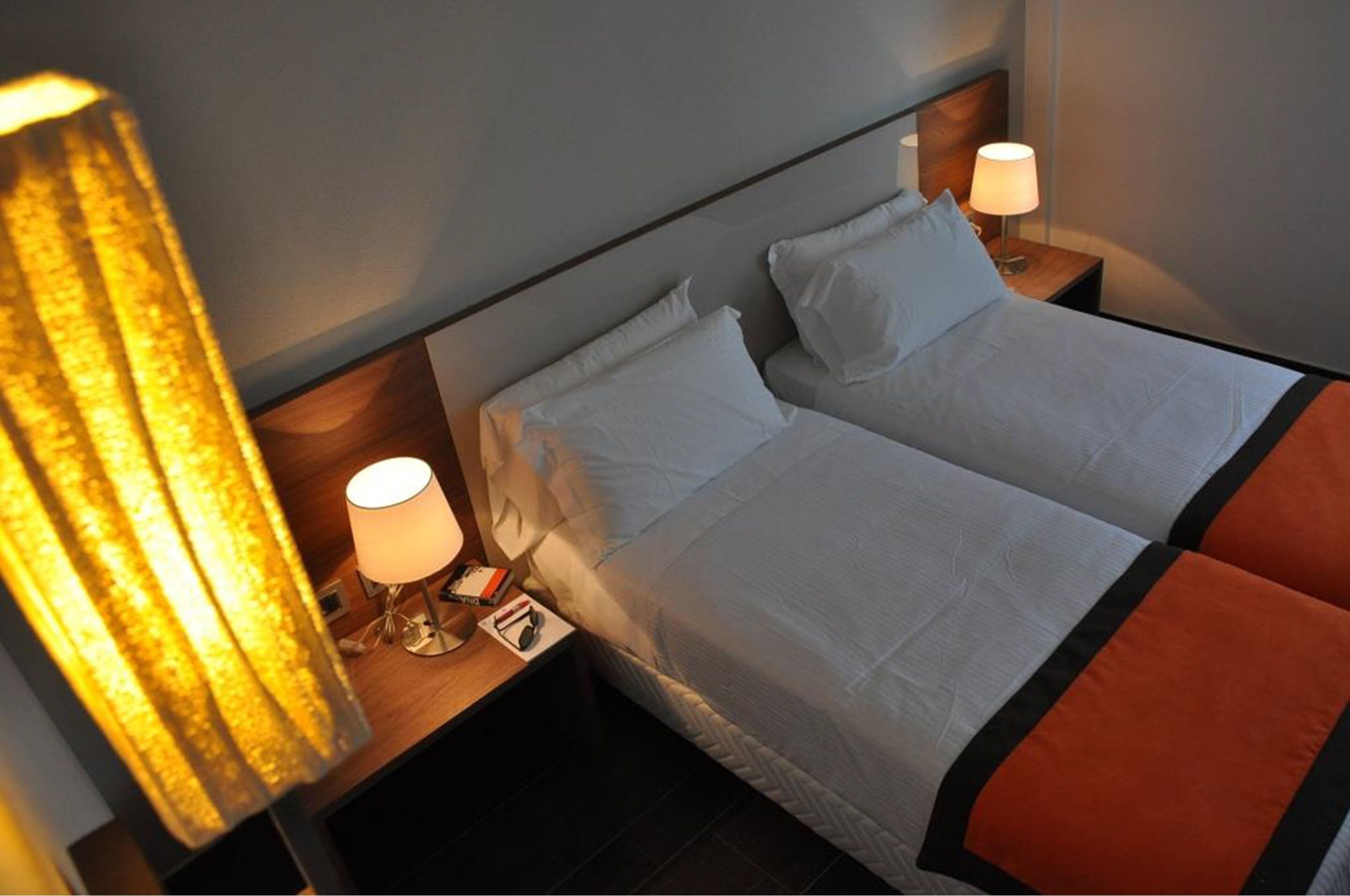 Select-Comfort-Betten, Minibar, Zimmersafe, Schreibtisch