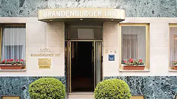 A hotel entrance with a sign reading "BRANDENBURGER HOF". - Brandenburger Hof (Cologne)