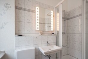 Hårføner og håndklær