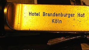 A metallic object with the inscription "Hotel Brandenburger Hof Köln". - Brandenburger Hof (Cologne)