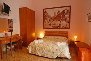 Triple Room | 4 bedrooms, down comforters, desk, laptop workspace - Picone Bed & Breakfast (Catania)