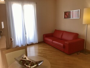 Suíte júnior | Área de estar | TV