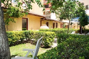 Courtyard - Solemare b&b - Apartments Alghero (Alghero)