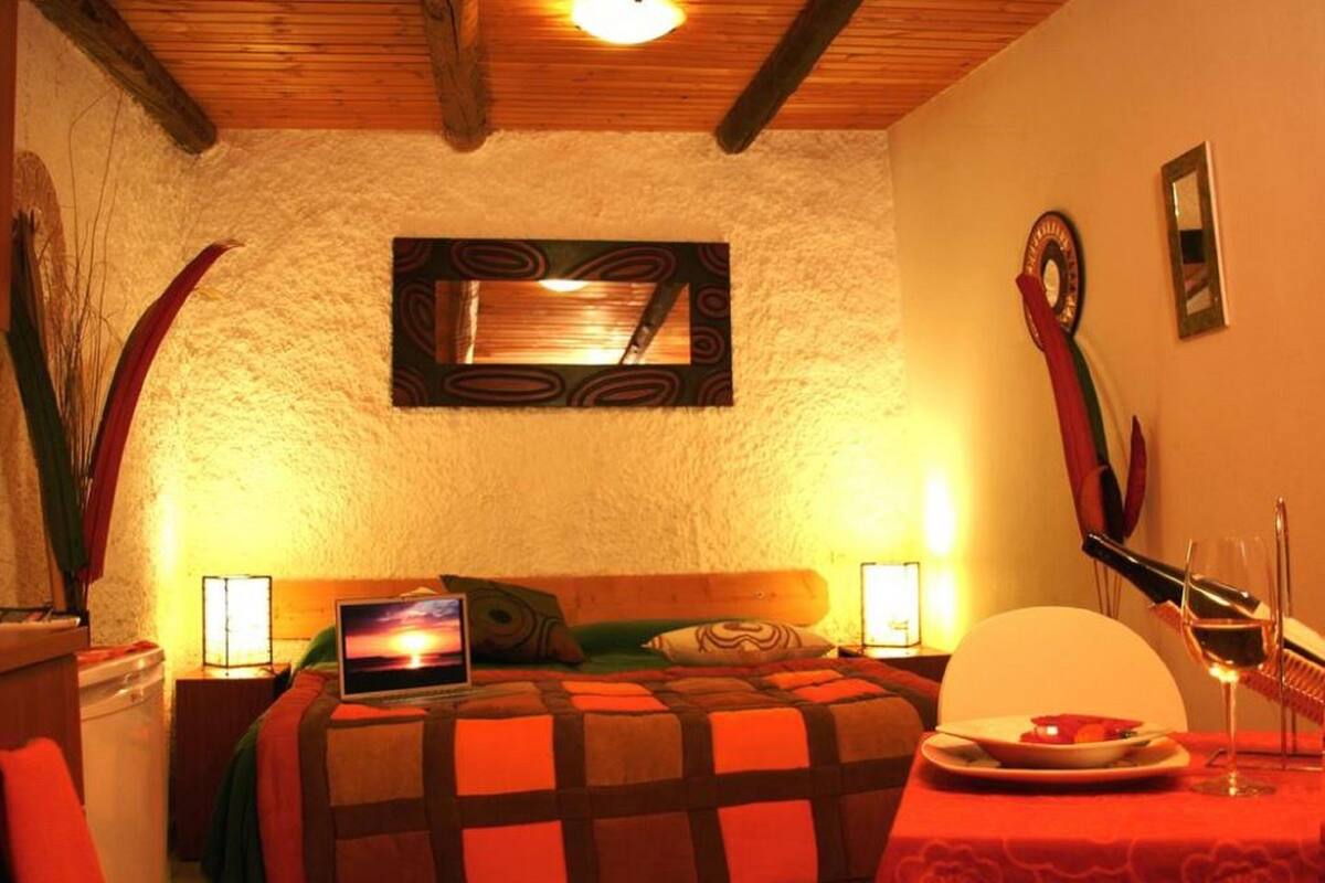 Studio | Desk, rollaway beds (surcharge), WiFi (free)