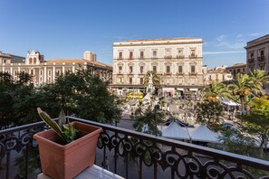Quadruple Room, Balcony | City view - Da Gianni e Lucia Rooms (Catania)