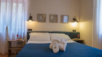 Doppelzimmer | Minibar, Zimmersafe, Schreibtisch, schallisolierte Zimmer