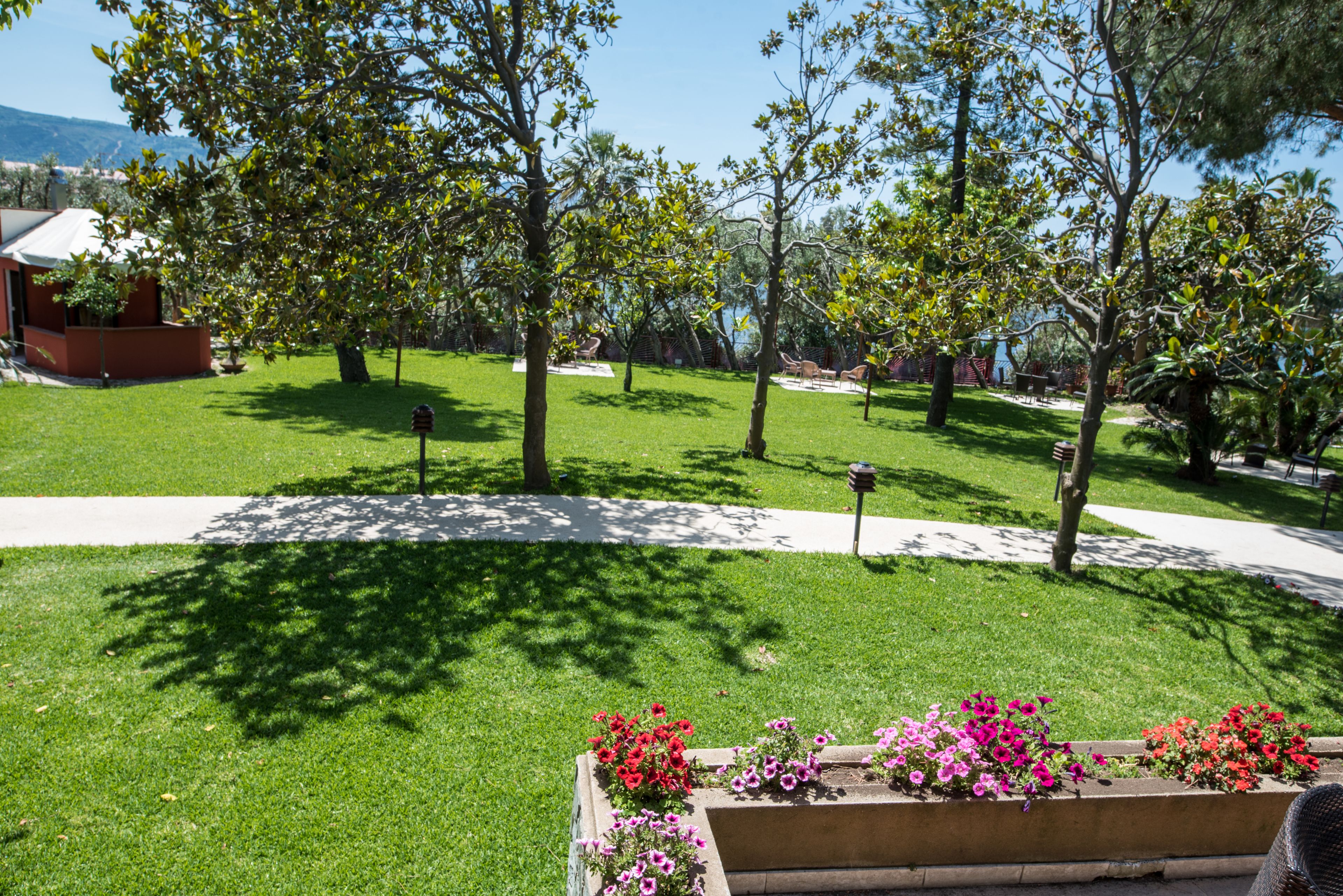 double room, lake view | balcony