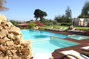 Outdoor pool, sun loungers - Villa Morgana Resort & Spa (Messina)