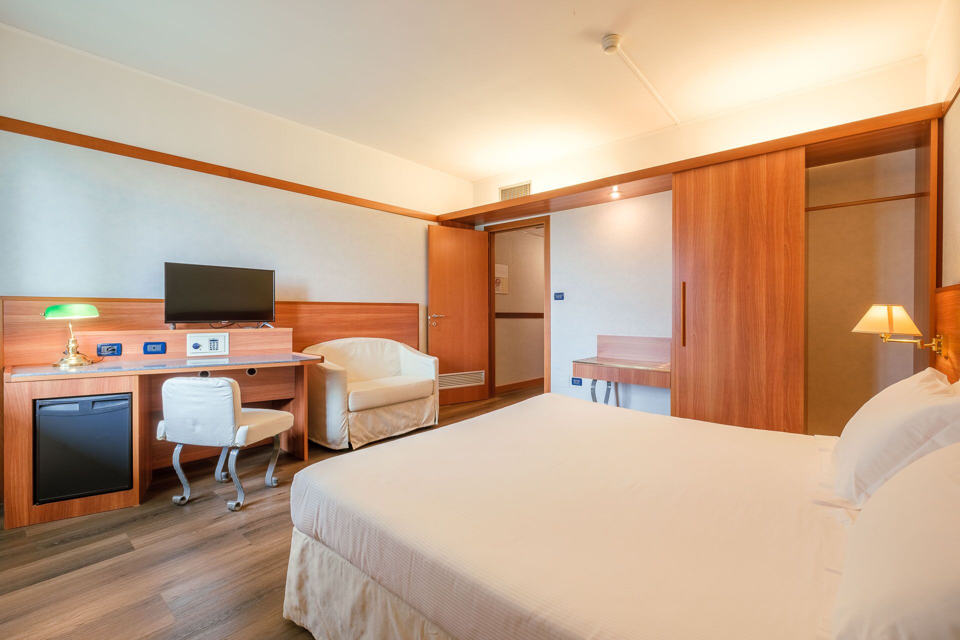 down duvets, minibar, in-room safe, desk