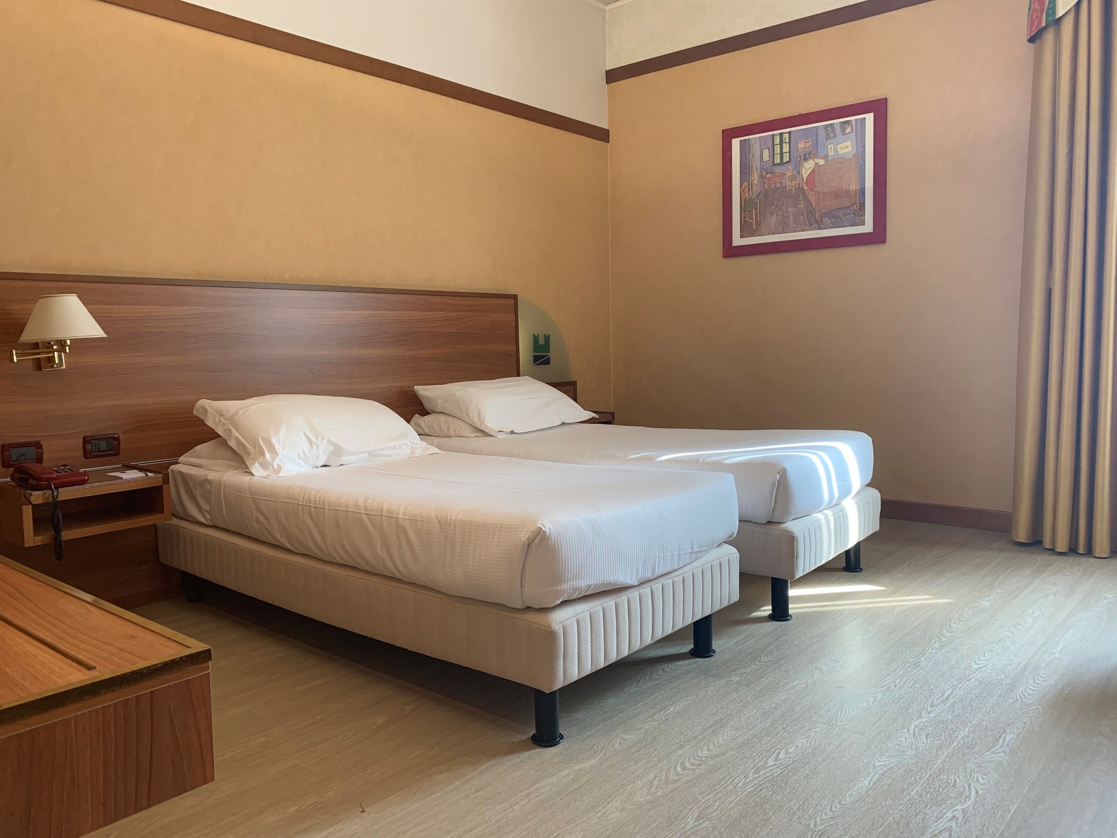 superior double or twin room | down duvets, minibar, in-room safe, desk