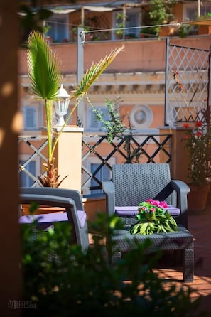 Balcony - Pantheon Inn (Rome)