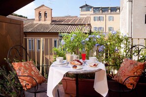 Rooftop terrace - Pantheon Inn (Rome)