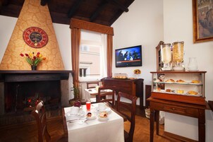 Desayuno continental gratuito y diario