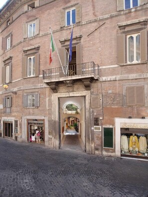 Exterior - Pantheon Inn (Rome)