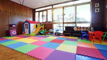 Children’s play area – indoor