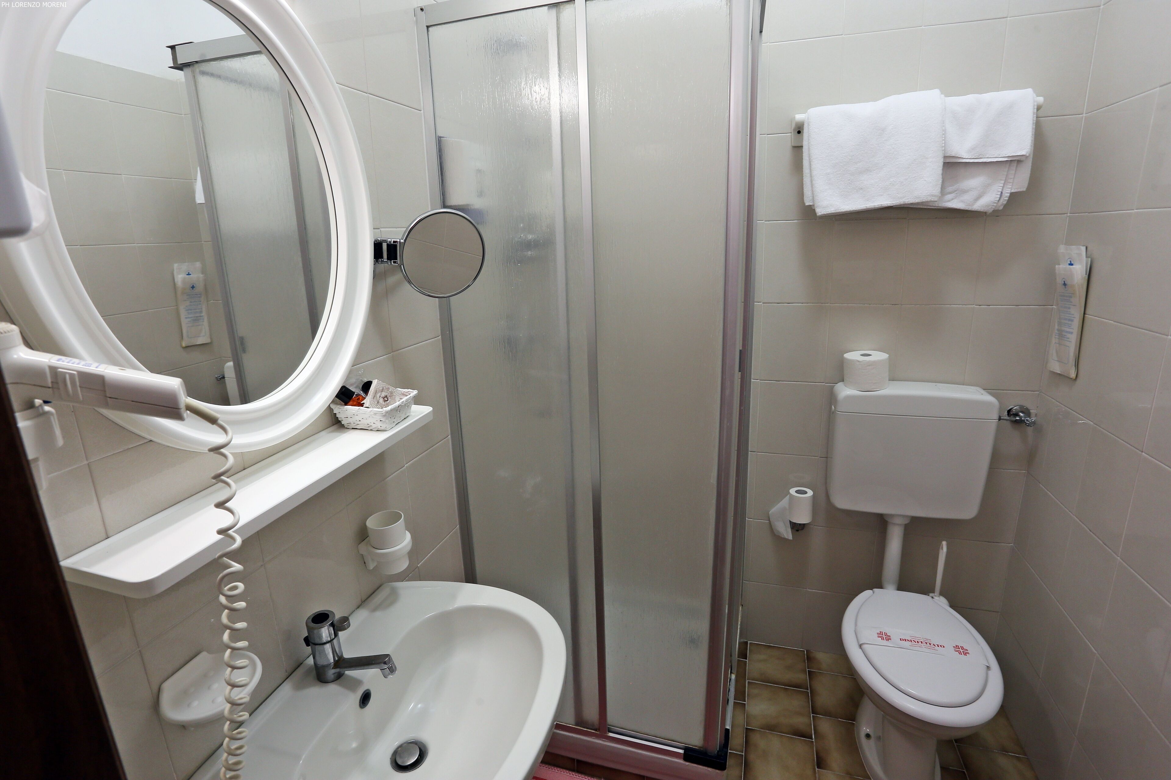 shower, free toiletries, hair dryer, bidet