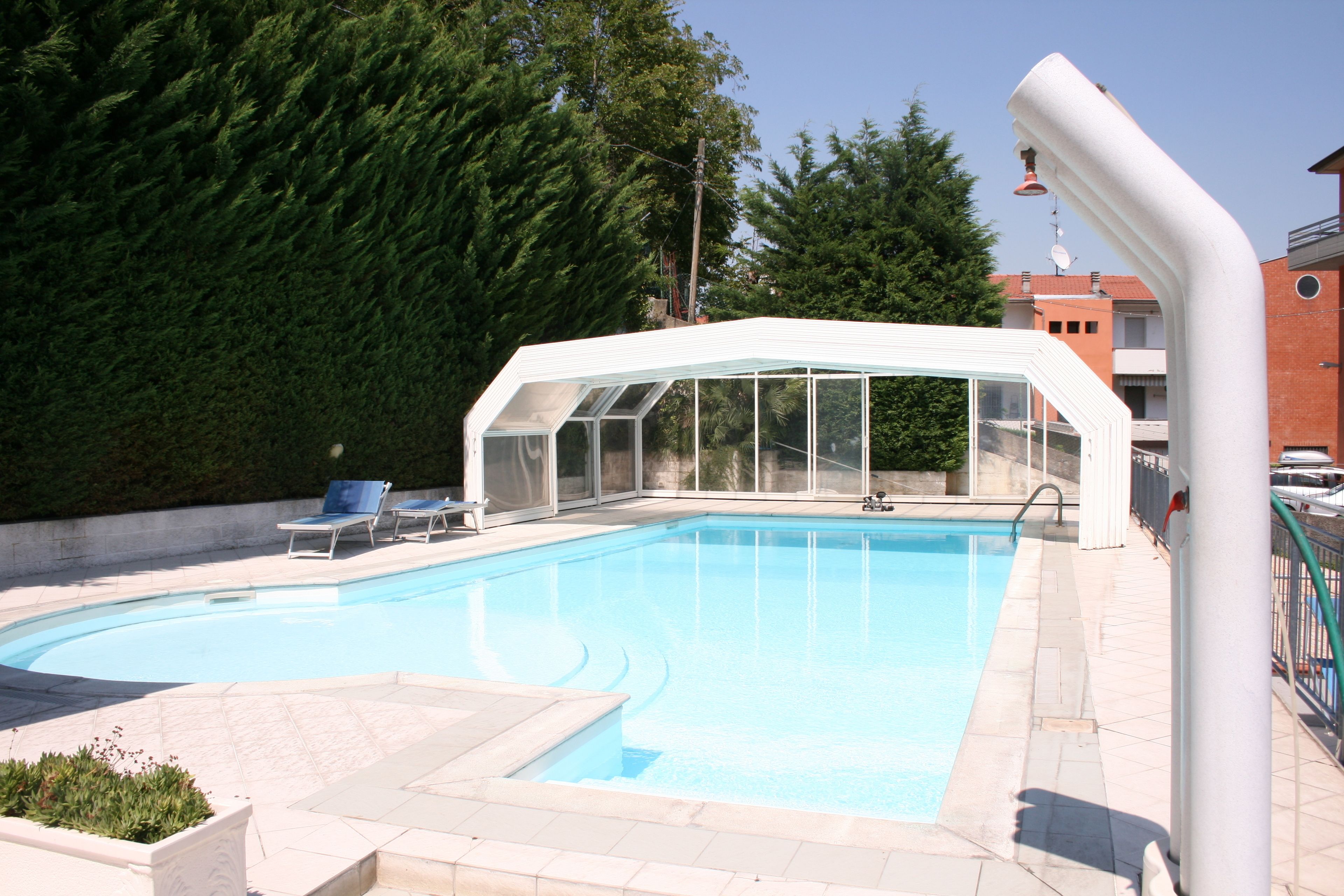 seasonal outdoor pool, open 10:00 am to 7:00 pm, pool loungers