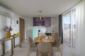 Luxury-Suite, 1 Schlafzimmer, Meerblick | Eigene Kochnische