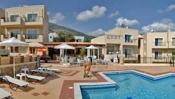 Daily buffet breakfast (EUR 11 per person)