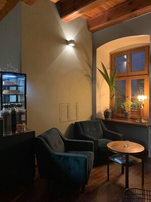 TV, DVD player - Duval Serviced Apartments (Warsaw)