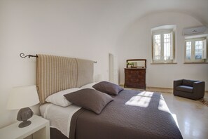 Double Room (Chicchera) | Premium bedding, down comforters, Tempur-Pedic beds, in-room safe - Nonna Jole (Lecce)