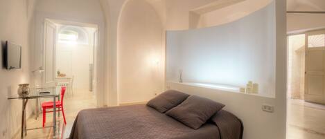 Premium bedding, down duvets, Tempur-Pedic beds, in-room safe