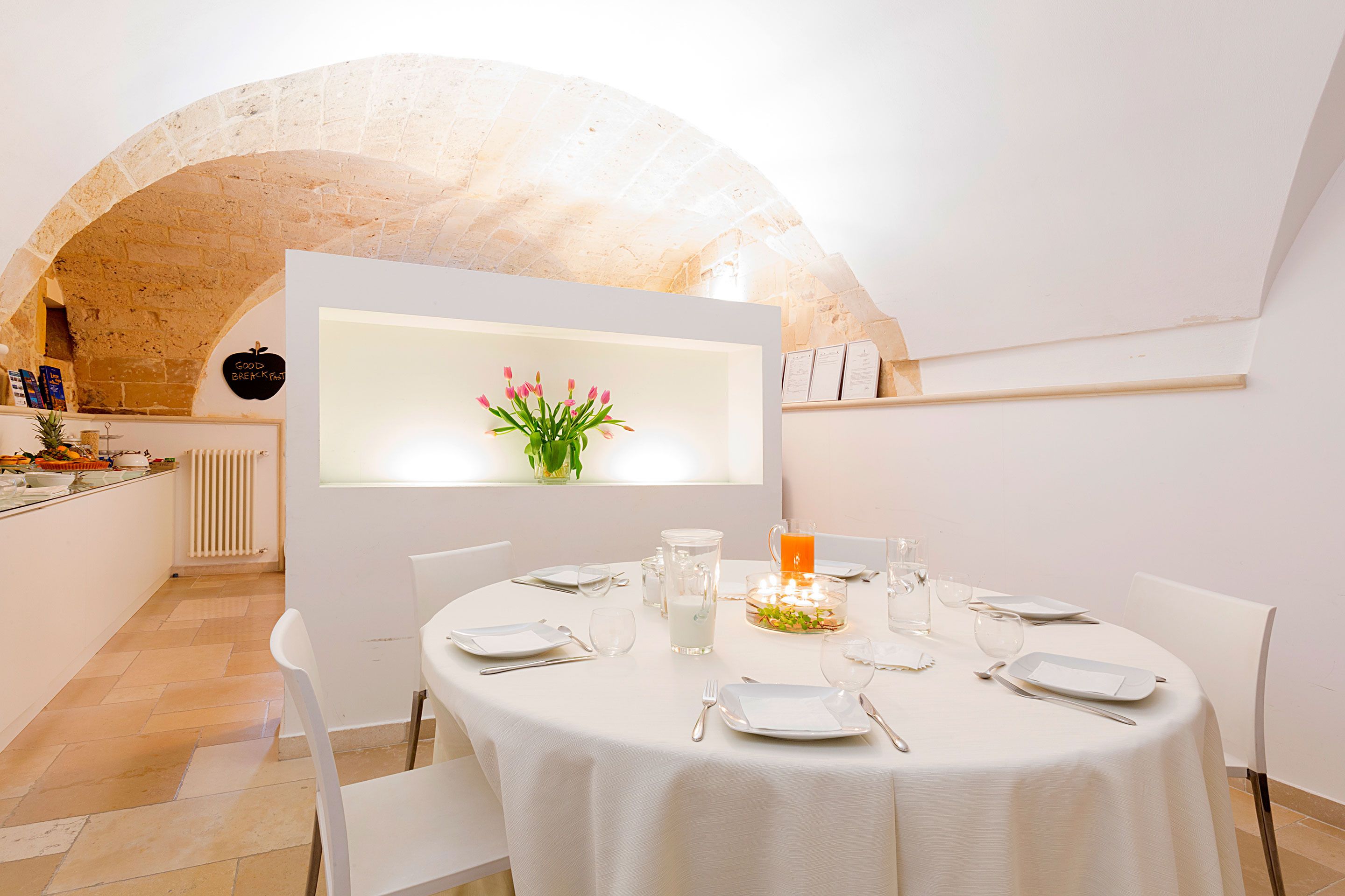 Petit déjeuner composé de spécialités régionales (5 EUR par personne)