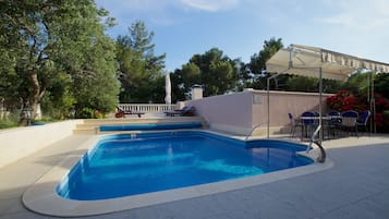 Seasonal outdoor pool, open 10 AM to 6 PM, pool umbrellas, sun loungers