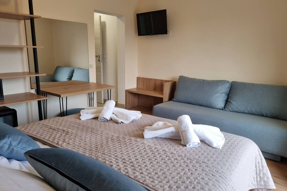 family room, balcony | minibar, in-room safe, desk, free wifi