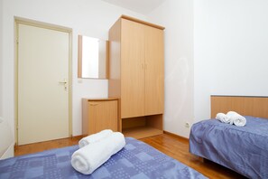 Minibar, in-room safe, desk, free WiFi