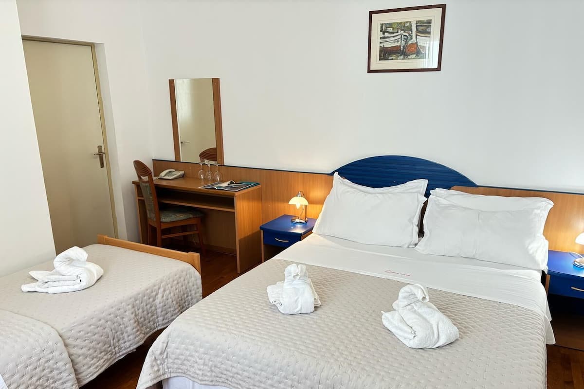 Family Room | Minibar, in-room safe, desk, free WiFi